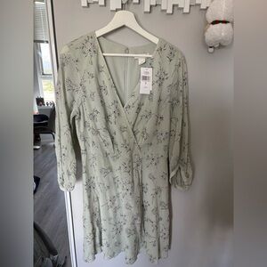 BNWT Club Monaco Green Sheath Dress with Bishop Sleeves